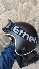 casco jet nero marca Airoh 