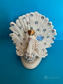 Pavone con inserti dorati ceramica di Capodimonte