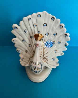 Pavone con inserti dorati ceramica di Capodimonte