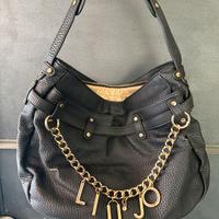 Borsa nera a spalla Liu Jo con charms