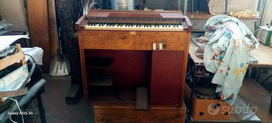 Harmonium perfettamente funzionante con doc.di.fab