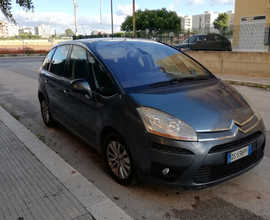 Citroen C4 Picasso con gancio di traino