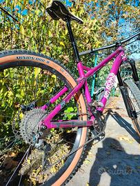 Bici trail Da Bomb