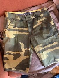Pantaloni bermuda