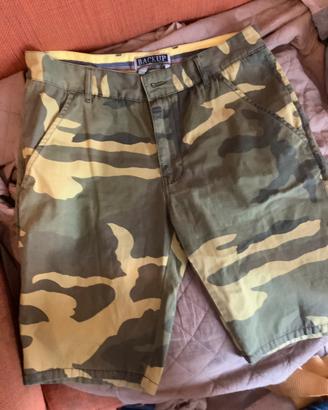 Pantaloni bermuda