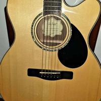 Vend.o Chitarra Acustica praticamente nuova