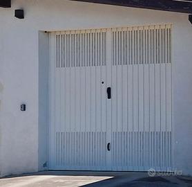 portone basculante per garage con motore Faac