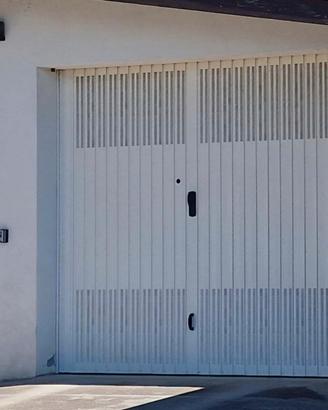 portone basculante per garage con motore Faac