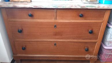 coppia du comodini,cassettiera e macchina da cucir