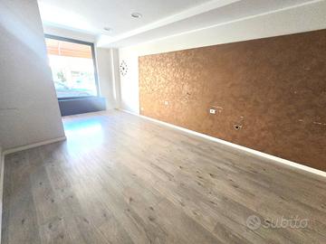 Vigonovo: Ufficio, negozio, con ripostiglio e bagn