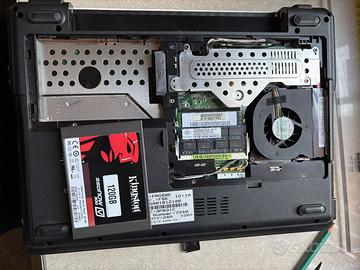 Notebook ASUS PRO60E (schermo e tastiera rotti)