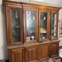 Credenza Vetrina in Noce - Stile Classico