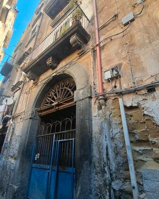 AD. Via dei Tribunali 2 vani e servizio