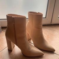 Scarpe col tacco rosa, usate una volta , comode .