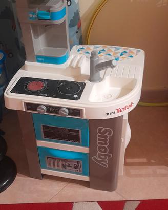 cucina con accessori 