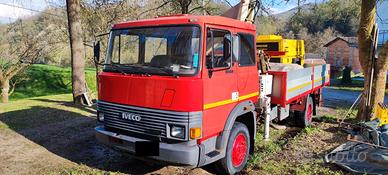 Fiat Iveco 135-17 cassonato con Gru 40ql