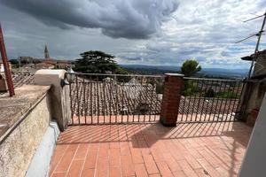 2 LOCALI A PERUGIA