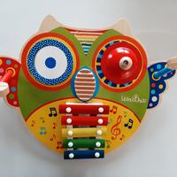 Gufo percussioni: xilofono, piatto e tamburo 