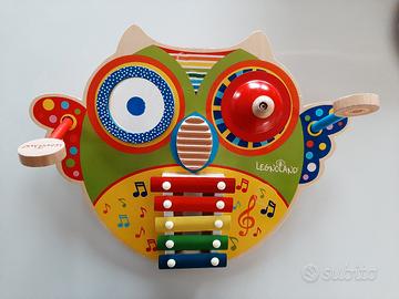 Gufo percussioni: xilofono, piatto e tamburo 