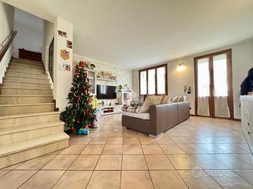 VILLA A SCHIERA A CASTELLEONE