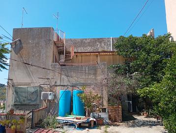 Casa indipendente giardino parcheggio deposito