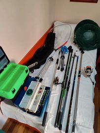Attrezzatura da pesca. Canne, borse, accessori