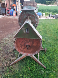 Mulino per cereali e mais