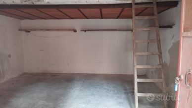 Garage, con soppalco mansardato