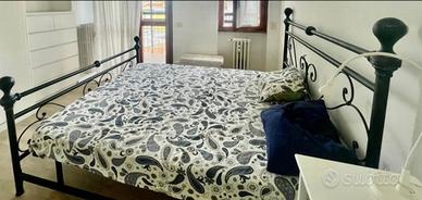 Letto matrimoniale in ferro battuto con materasso