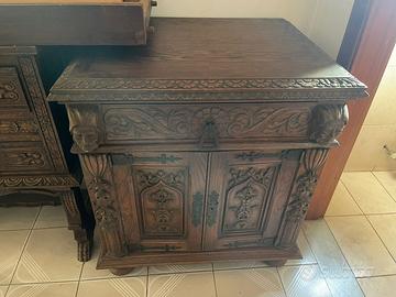 Studio antico scolpito in legno