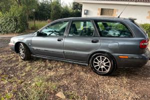 Volvo  per ricambi, la machina funziona