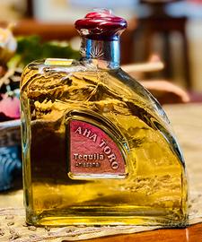 Bottiglia Aha Toro tequila reposado artesanal