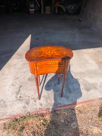 mobili in legno intarsiati