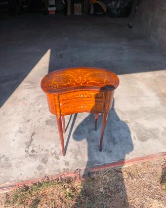 mobili in legno intarsiati