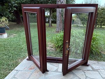 finestra a due ante in legno douglas