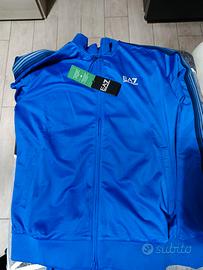 Tuta Emporio Armani primavera 2026