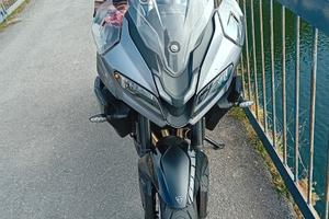 moto triumph 800