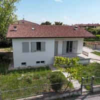 Villa singola con giardino- moderna, ristrutturata