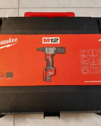 rivettatrice Milwaukee m12