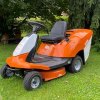 Trattorino Rasaerba stihl a raccolta