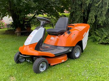 Trattorino Rasaerba stihl a raccolta