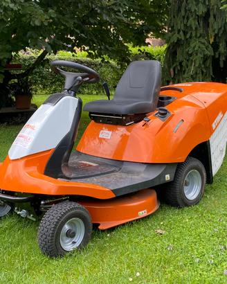 Trattorino Rasaerba stihl a raccolta