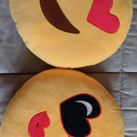 2 cuscini faccine emoji