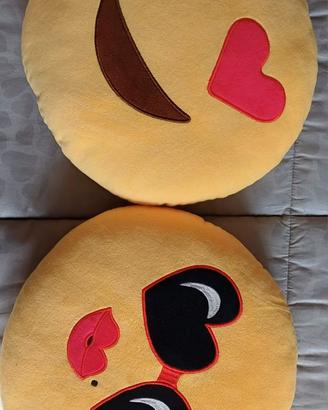 2 cuscini faccine emoji