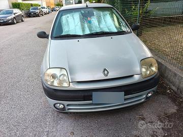 Auto Renault Clio