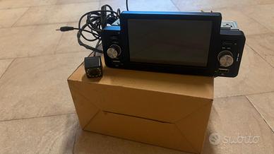 autoradio  con schermo e telecamera 