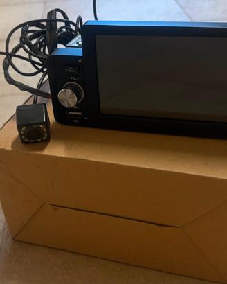 autoradio  con schermo e telecamera 