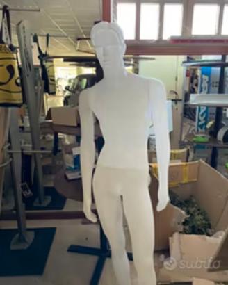 Manichini uomo divisibili e   semi movibili