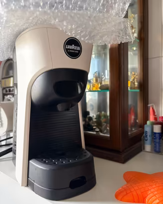 Macchina caffè Lavazza Tiny A modo Mio