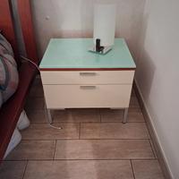 2 comodini in legno